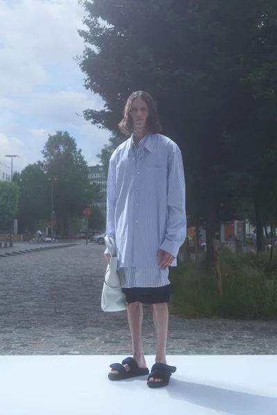 Look 24